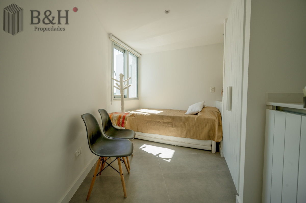 Apartamento ID.2651 - Espectacular PentHouse 4 Dormitorios, Terraza EXCLUSIVA & Todos los Servicios, Edificio ISABEL, Punta Del Este