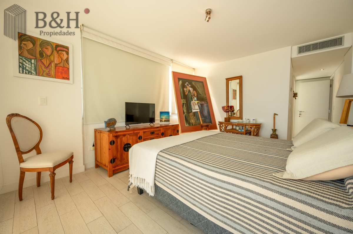 Apartamento ID.2652 - Espectacular Piso Completo De 5 Dormitorios & Todos los Servicios, Edificio LUMIERE, Punta Del Este