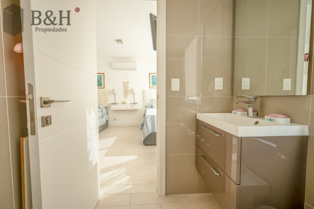 Apartamento ID.2652 - Espectacular Piso Completo De 5 Dormitorios & Todos los Servicios, Edificio LUMIERE, Punta Del Este