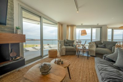 Espectacular PentHouse 4 Dormitorios, Terraza EXCLUSIVA & Todos los Servicios, Edificio ISABEL, Punta Del Este