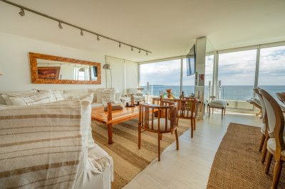 Espectacular Piso Completo De 5 Dormitorios & Todos los Servicios, Edificio LUMIERE, Punta Del Este