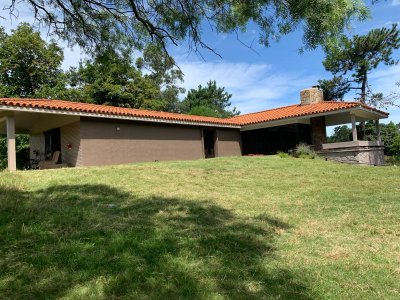 Gran Casa 4 Dormitorios & 3600m2 De Jardín, Zona Golf, Punta Del Este