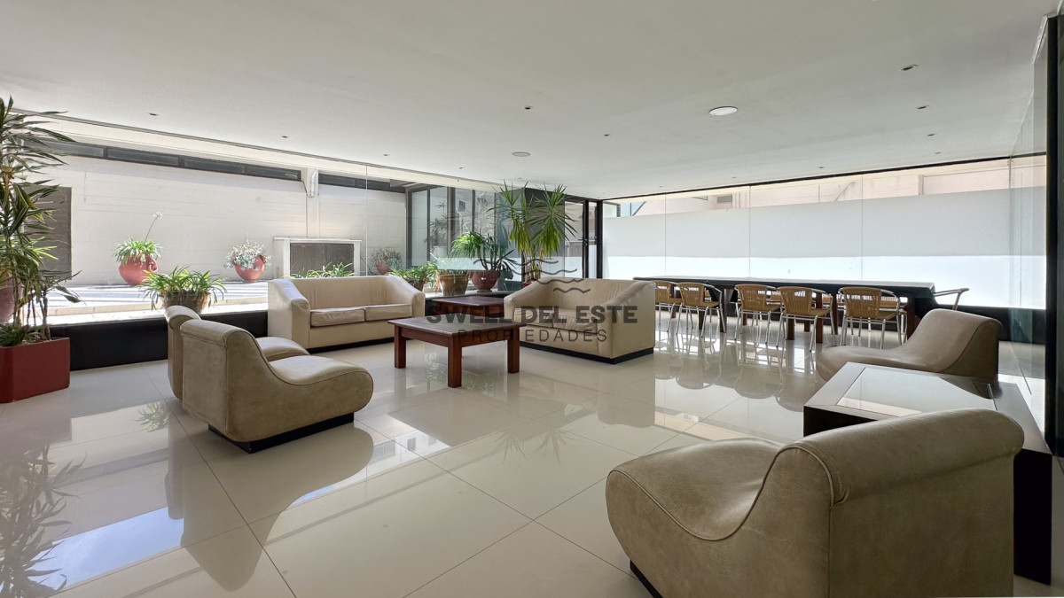 Apartamento ID.245 - Venta Apartamento 4D + S Gran Metraje, Península, Punta Del Este