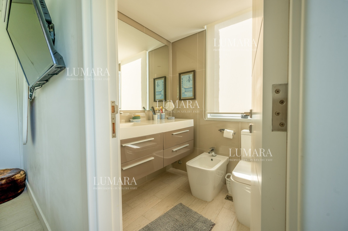 Apartamento ID.1026 - Espectacular Piso Completo De 5 Dormitorios & Todos los Servicios, Edificio LUMIERE, Punta Del Este