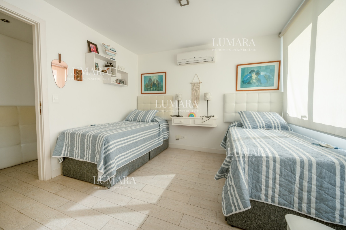 Apartamento ID.1026 - Espectacular Piso Completo De 5 Dormitorios & Todos los Servicios, Edificio LUMIERE, Punta Del Este