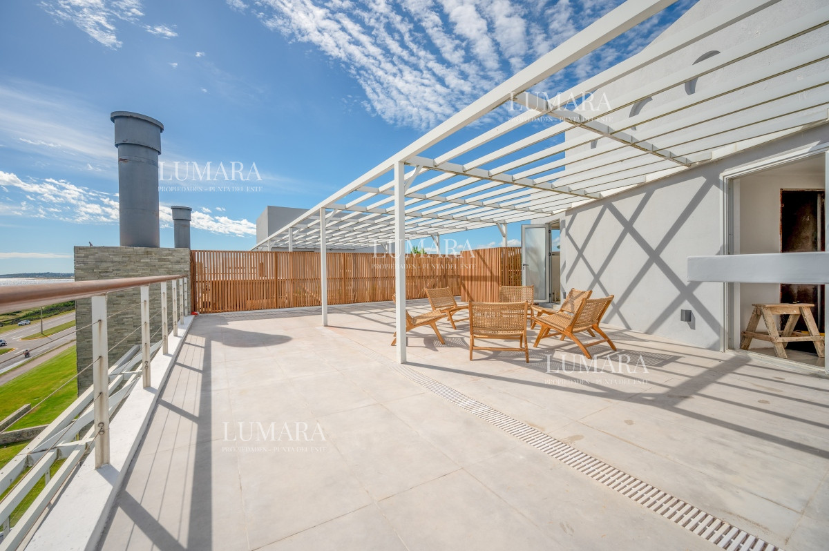 Apartamento ID.1025 - Espectacular PentHouse 4 Dormitorios, Terraza EXCLUSIVA & Todos los Servicios, Edificio ISABEL, Punta Del Este