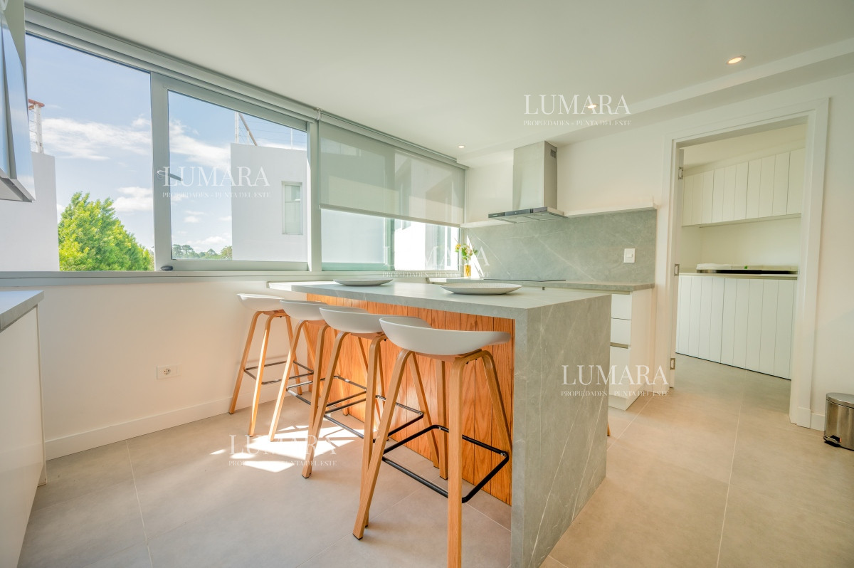 Apartamento ID.1025 - Espectacular PentHouse 4 Dormitorios, Terraza EXCLUSIVA & Todos los Servicios, Edificio ISABEL, Punta Del Este