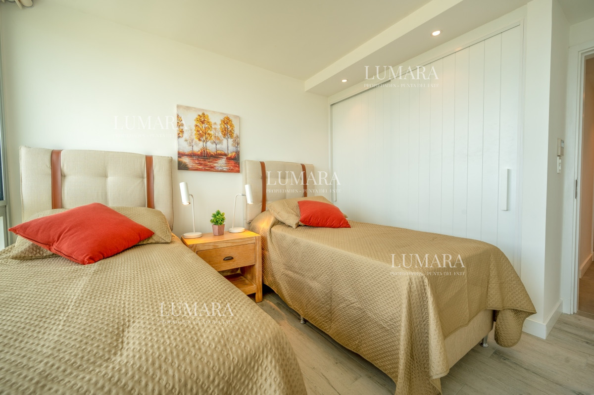 Apartamento ID.1025 - Espectacular PentHouse 4 Dormitorios, Terraza EXCLUSIVA & Todos los Servicios, Edificio ISABEL, Punta Del Este