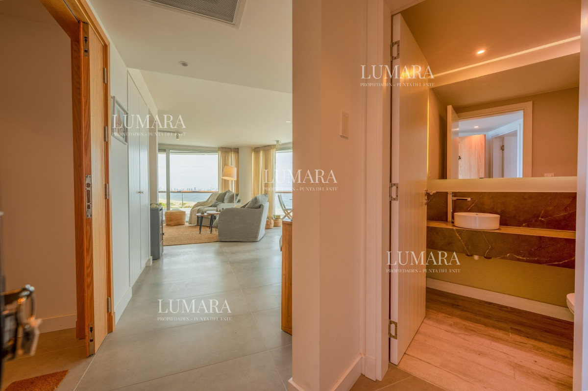 Apartamento ID.1025 - Espectacular PentHouse 4 Dormitorios, Terraza EXCLUSIVA & Todos los Servicios, Edificio ISABEL, Punta Del Este