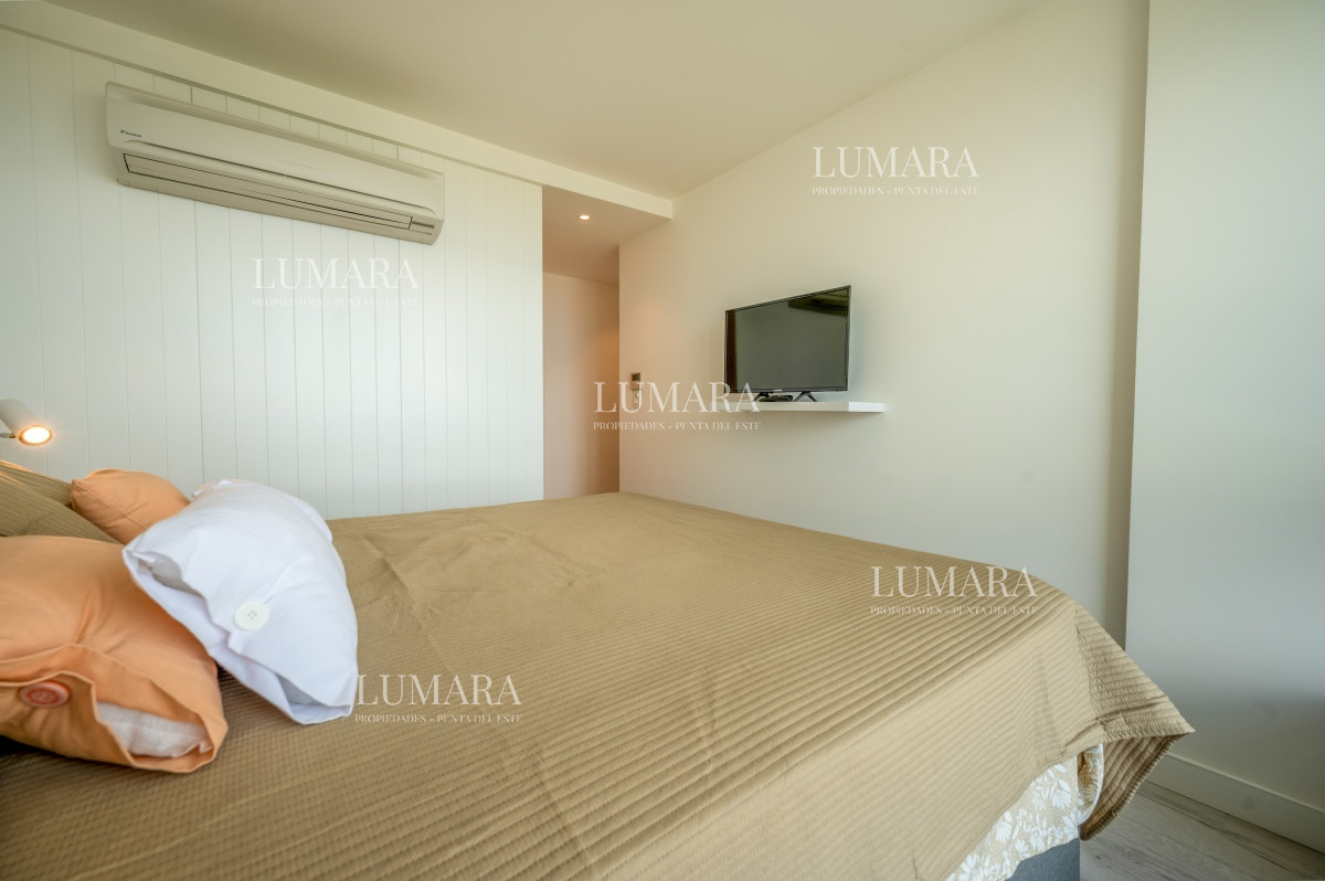 Apartamento ID.1025 - Espectacular PentHouse 4 Dormitorios, Terraza EXCLUSIVA & Todos los Servicios, Edificio ISABEL, Punta Del Este