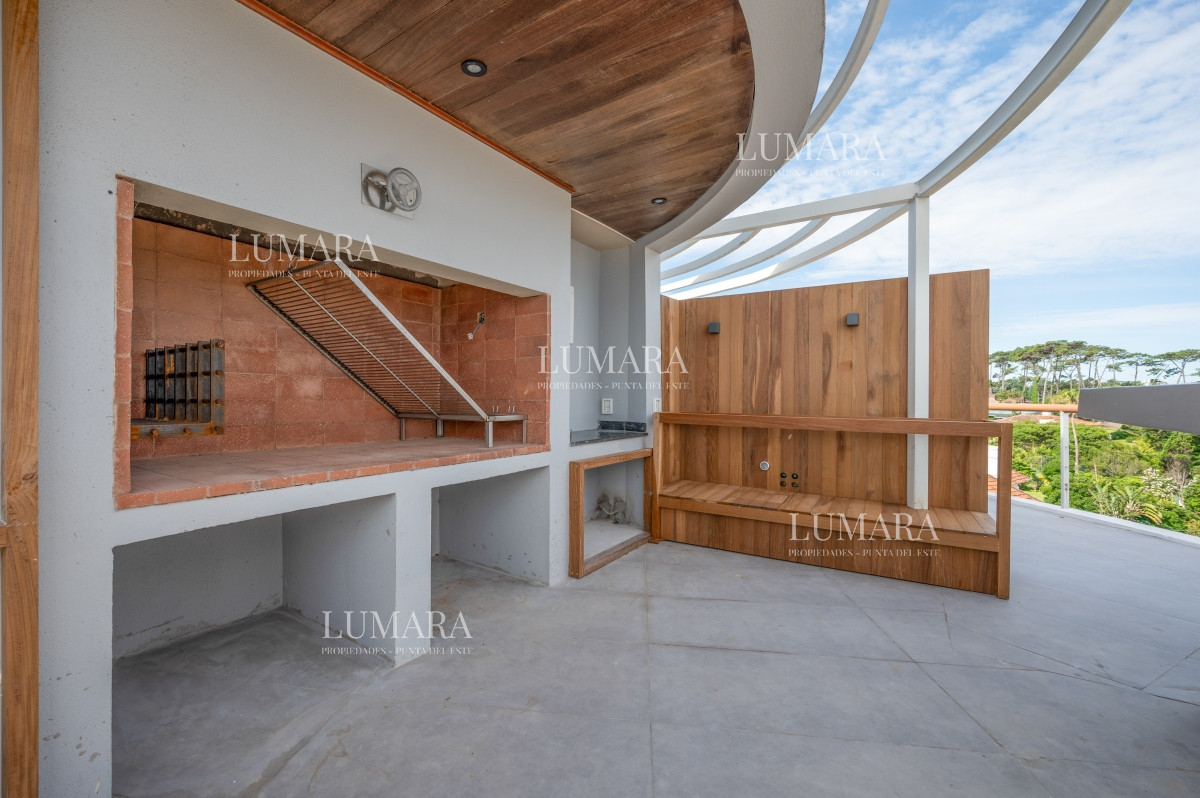 Apartamento ID.1025 - Espectacular PentHouse 4 Dormitorios, Terraza EXCLUSIVA & Todos los Servicios, Edificio ISABEL, Punta Del Este