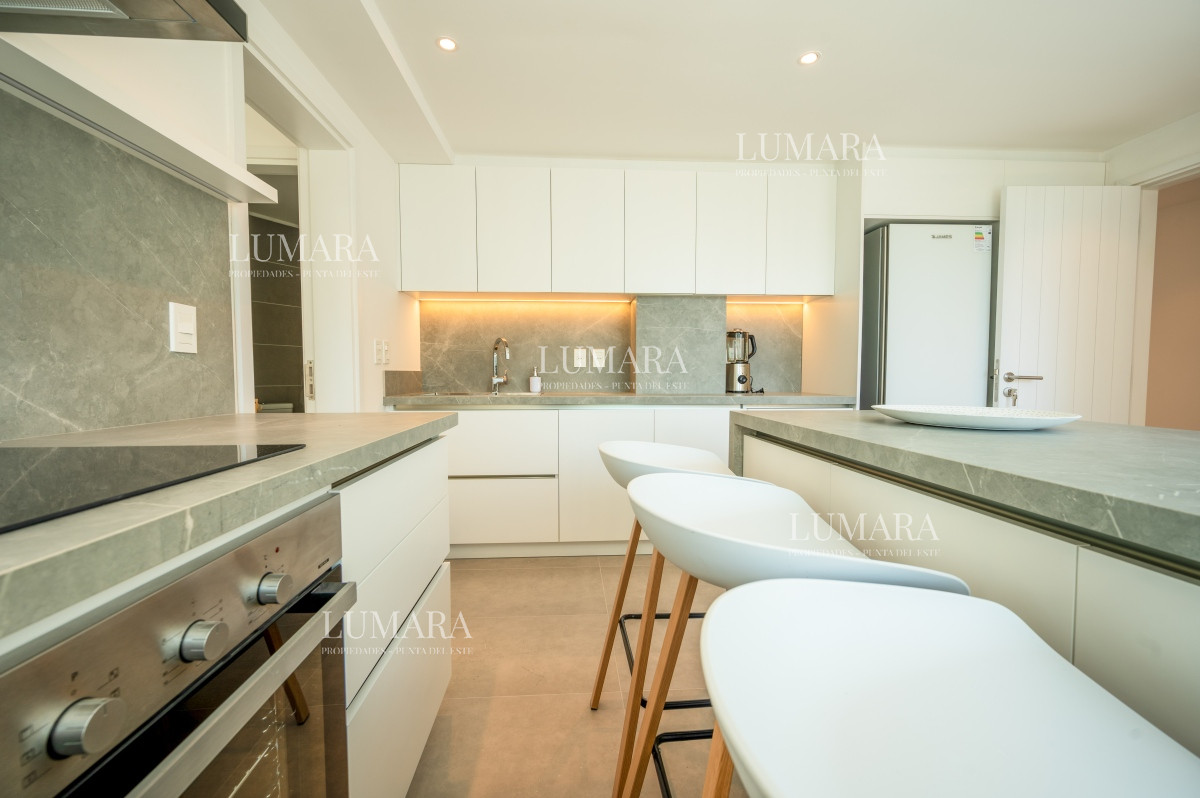 Apartamento ID.1025 - Espectacular PentHouse 4 Dormitorios, Terraza EXCLUSIVA & Todos los Servicios, Edificio ISABEL, Punta Del Este