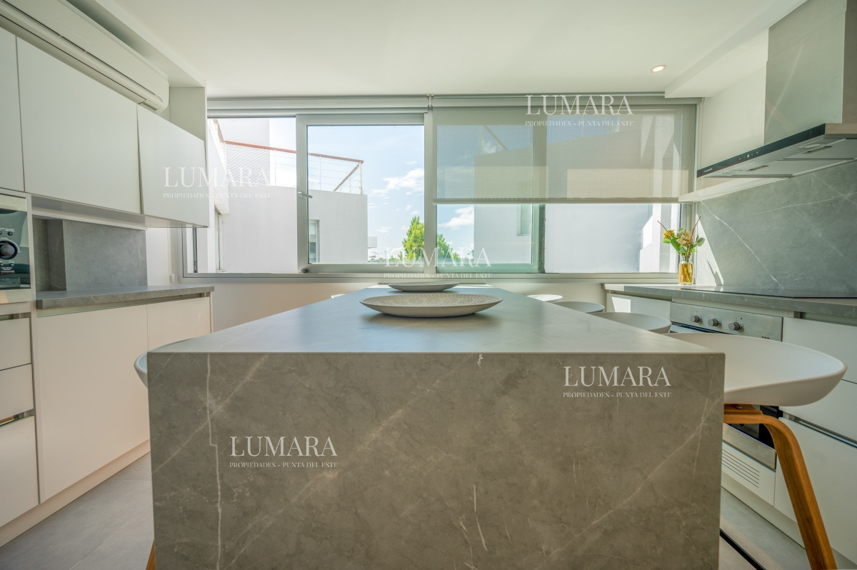 Apartamento ID.1025 - Espectacular PentHouse 4 Dormitorios, Terraza EXCLUSIVA & Todos los Servicios, Edificio ISABEL, Punta Del Este