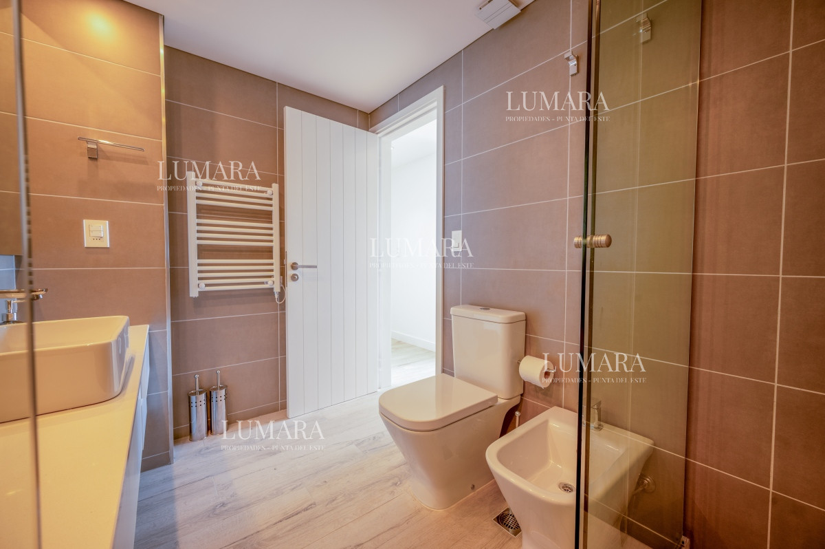 Apartamento ID.1025 - Espectacular PentHouse 4 Dormitorios, Terraza EXCLUSIVA & Todos los Servicios, Edificio ISABEL, Punta Del Este