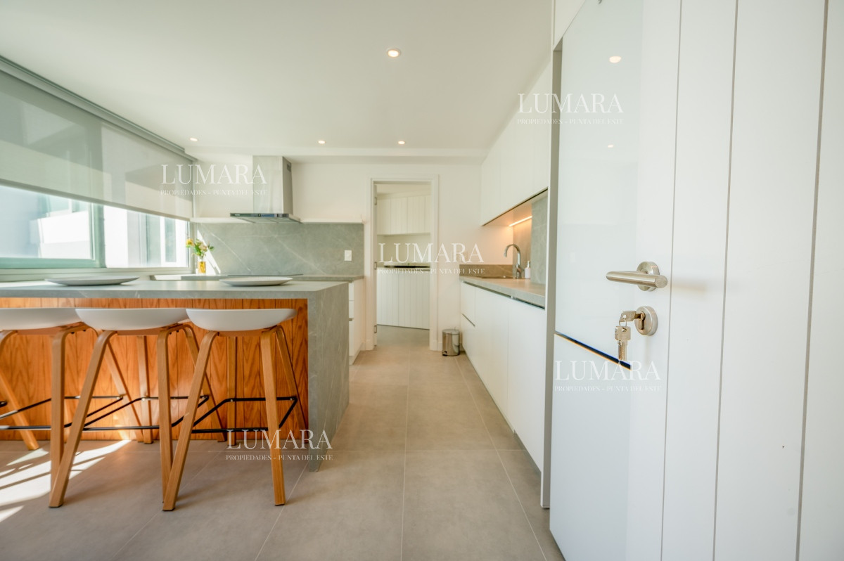 Apartamento ID.1025 - Espectacular PentHouse 4 Dormitorios, Terraza EXCLUSIVA & Todos los Servicios, Edificio ISABEL, Punta Del Este