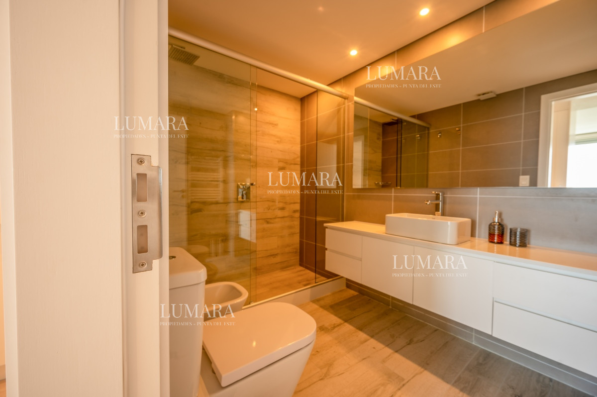 Apartamento ID.1025 - Espectacular PentHouse 4 Dormitorios, Terraza EXCLUSIVA & Todos los Servicios, Edificio ISABEL, Punta Del Este