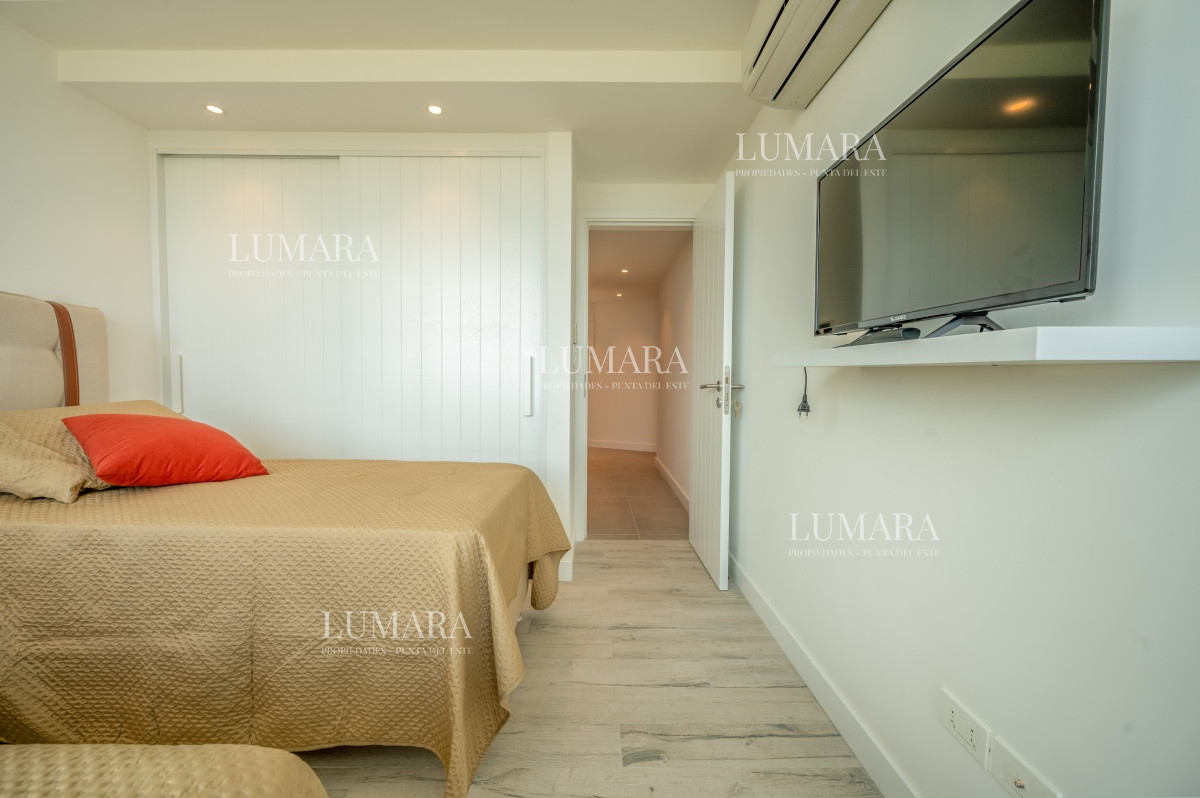 Apartamento ID.1025 - Espectacular PentHouse 4 Dormitorios, Terraza EXCLUSIVA & Todos los Servicios, Edificio ISABEL, Punta Del Este