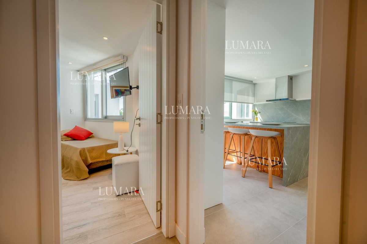 Apartamento ID.1025 - Espectacular PentHouse 4 Dormitorios, Terraza EXCLUSIVA & Todos los Servicios, Edificio ISABEL, Punta Del Este