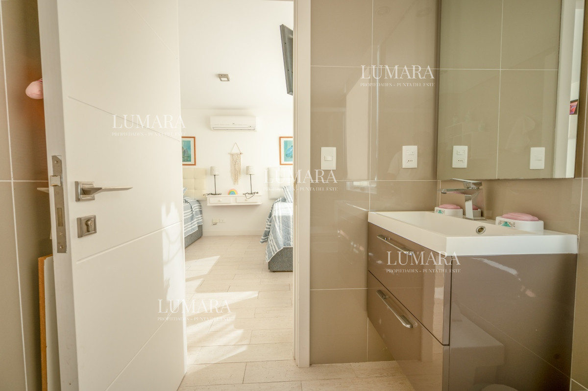 Apartamento ID.1026 - Espectacular Piso Completo De 5 Dormitorios & Todos los Servicios, Edificio LUMIERE, Punta Del Este