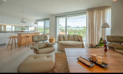 Espectacular PentHouse 2 Suites, Terraza EXCLUSIVA & Todos los Servicios, Edificio ISABEL, Punta Del Este