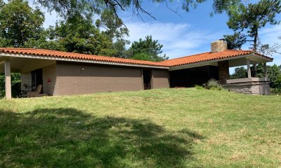 Gran Casa 4 Dormitorios & 3600m2 De Jardín, Zona Golf, Punta Del Este