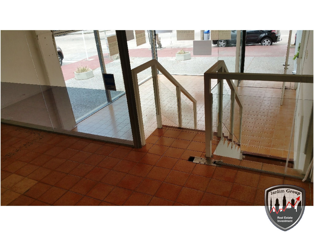 Local Comercial ID.6921 - Local en Punta del Este, Península