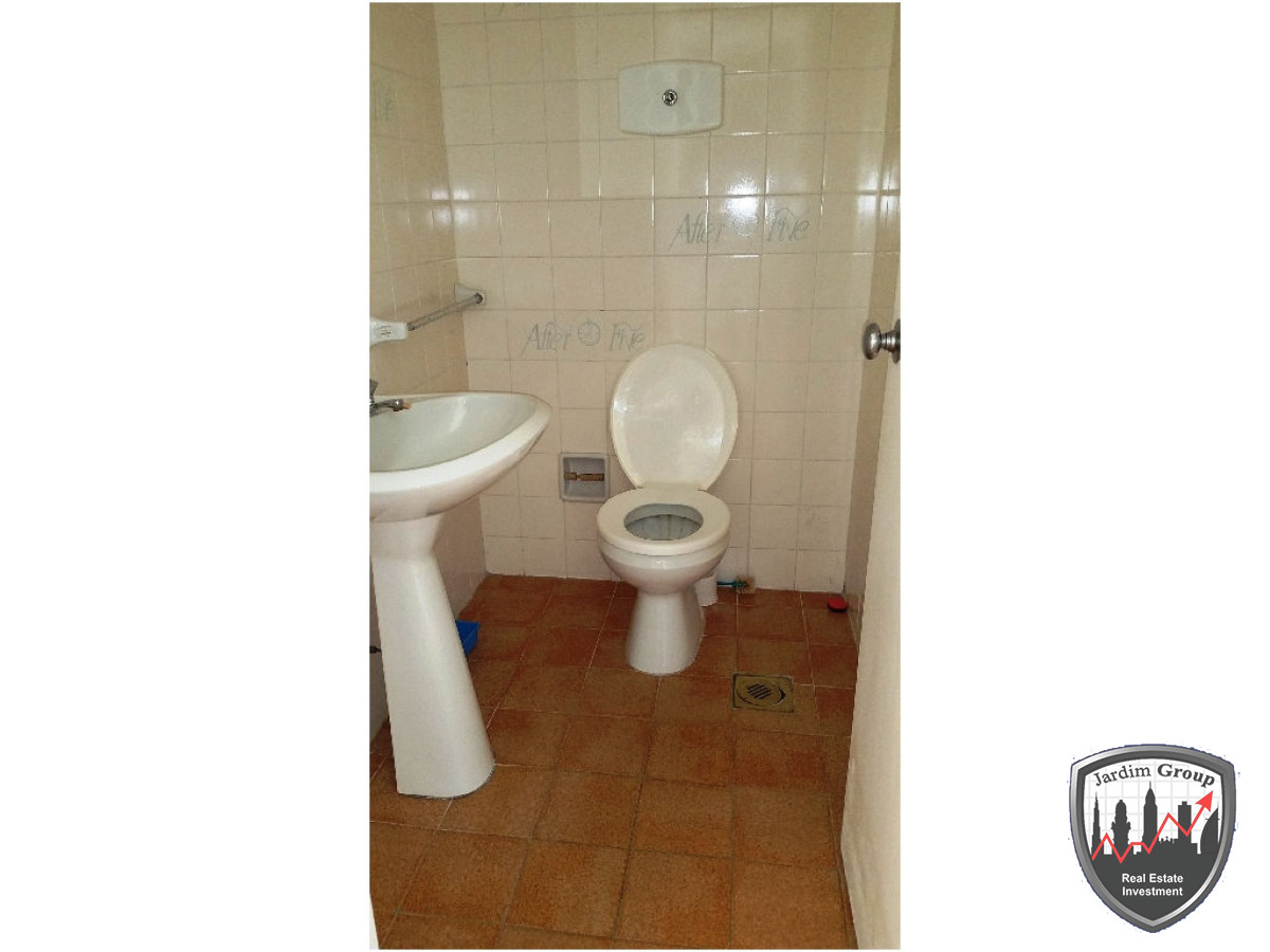Local Comercial ID.6921 - Local en Punta del Este, Península