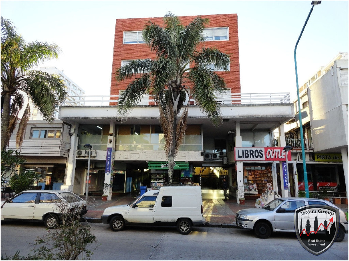Local Comercial ID.6925 - Local en Punta del Este, Península