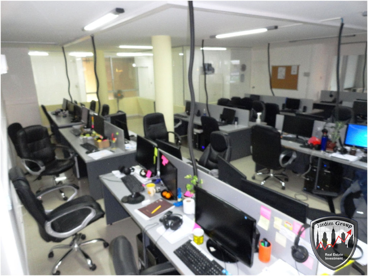 Local Comercial ID.6925 - Local en Punta del Este, Península