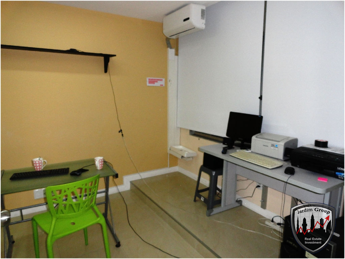 Local Comercial ID.6925 - Local en Punta del Este, Península