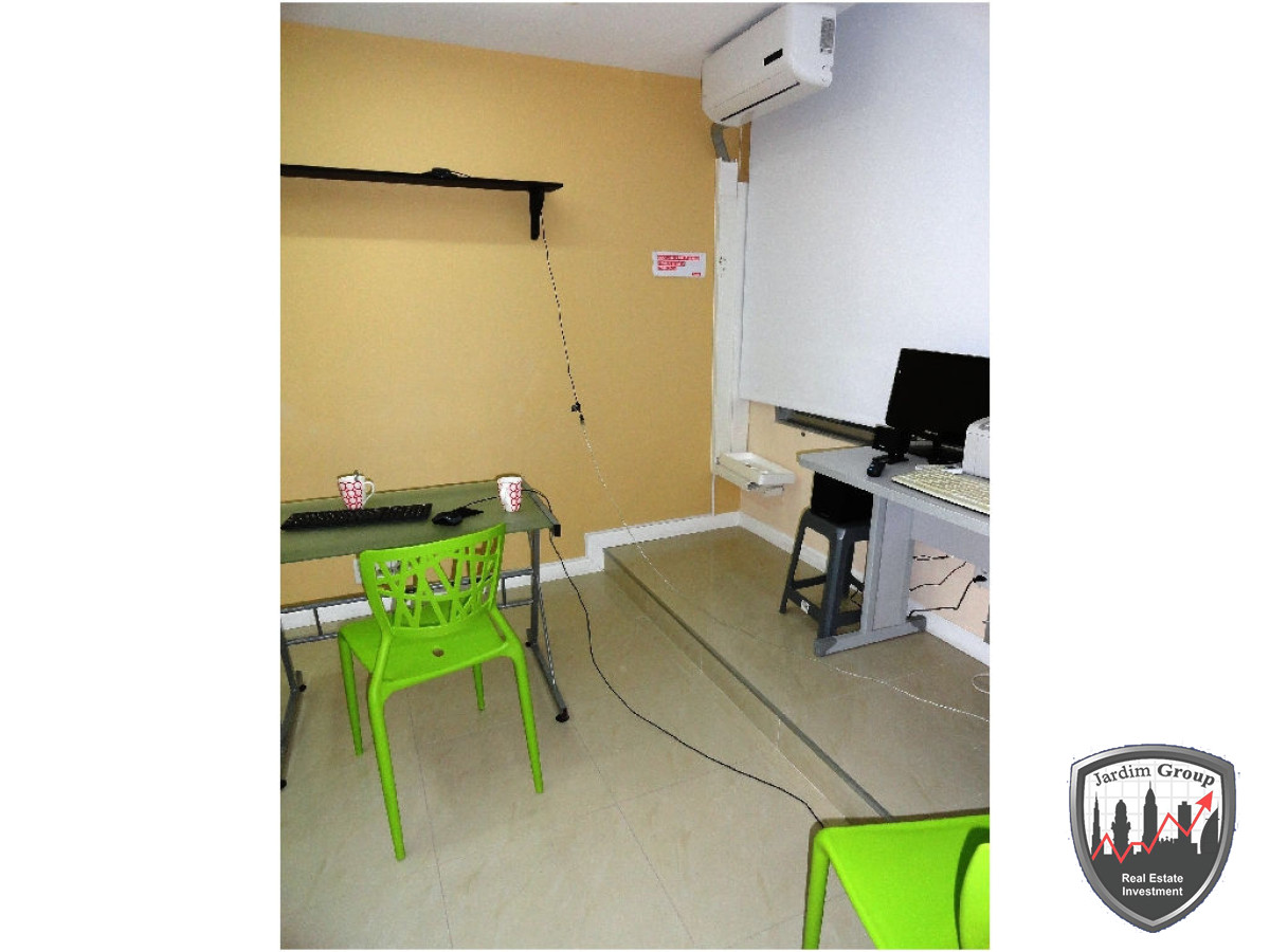Local Comercial ID.6925 - Local en Punta del Este, Península