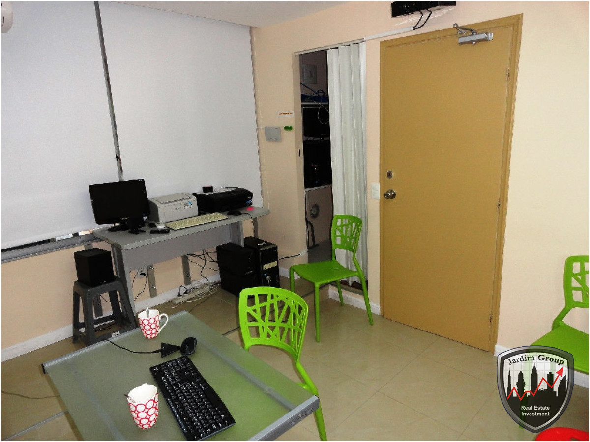 Local Comercial ID.6925 - Local en Punta del Este, Península