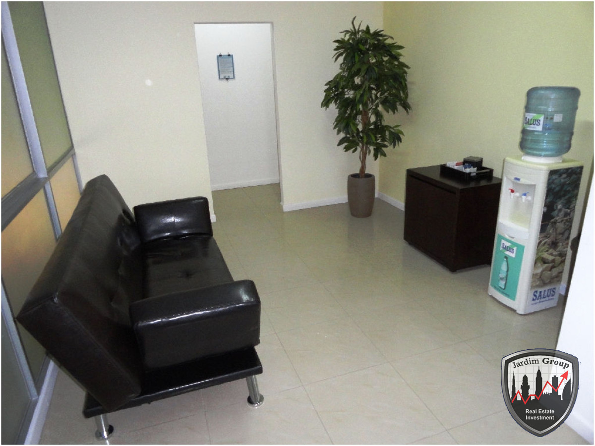 Local Comercial ID.6925 - Local en Punta del Este, Península