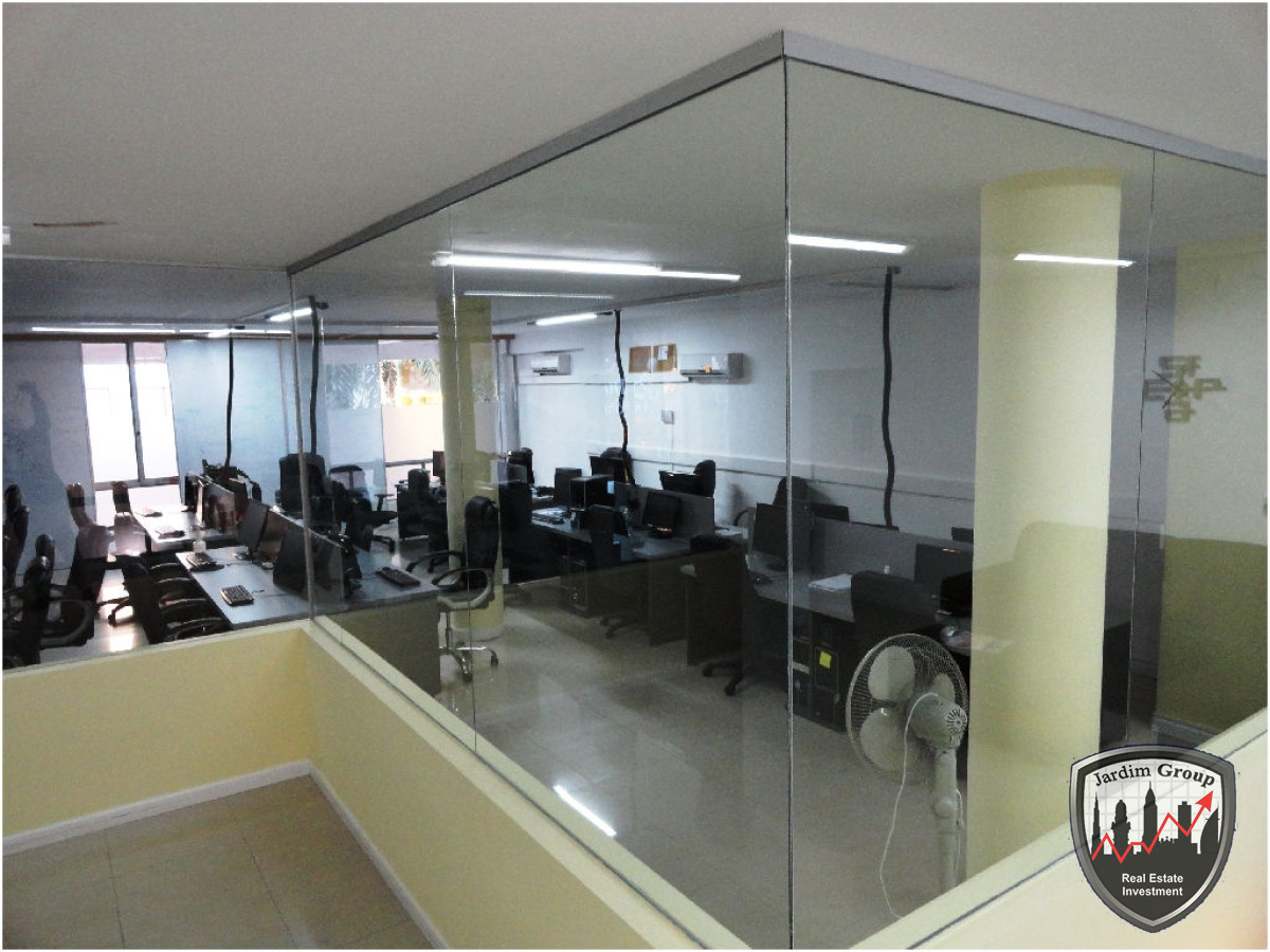 Local Comercial ID.6925 - Local en Punta del Este, Península