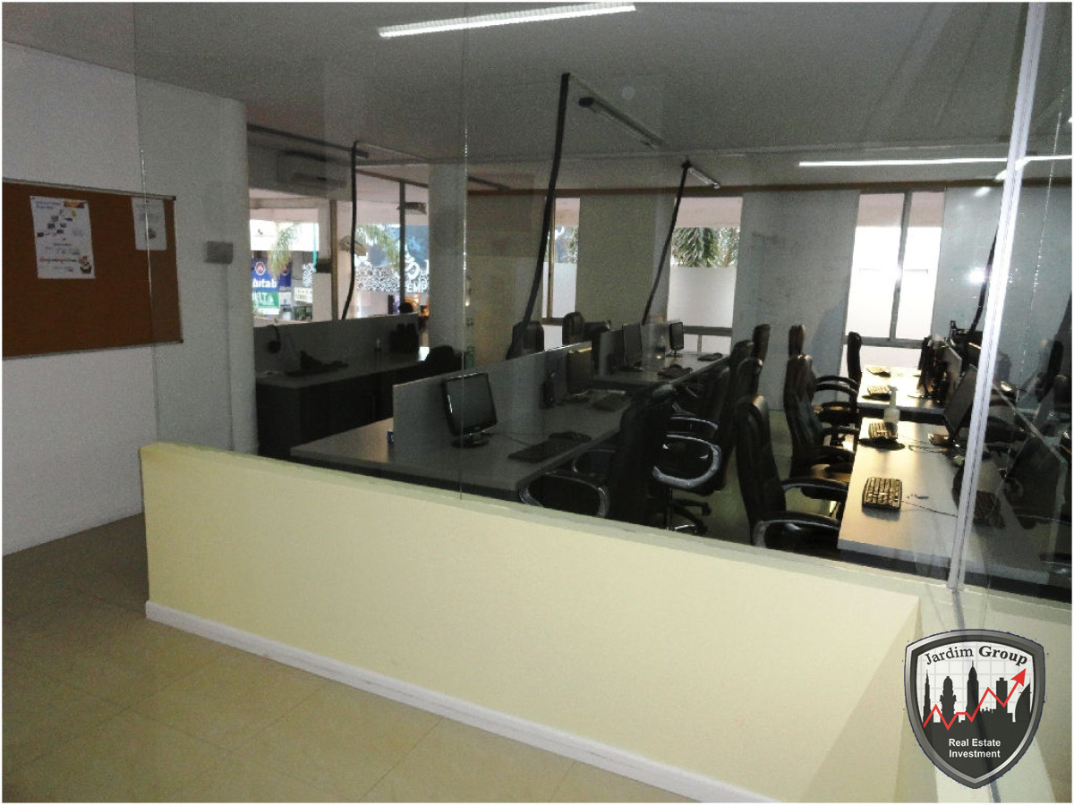 Local Comercial ID.6925 - Local en Punta del Este, Península