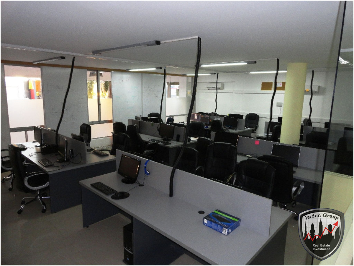 Local Comercial ID.6925 - Local en Punta del Este, Península