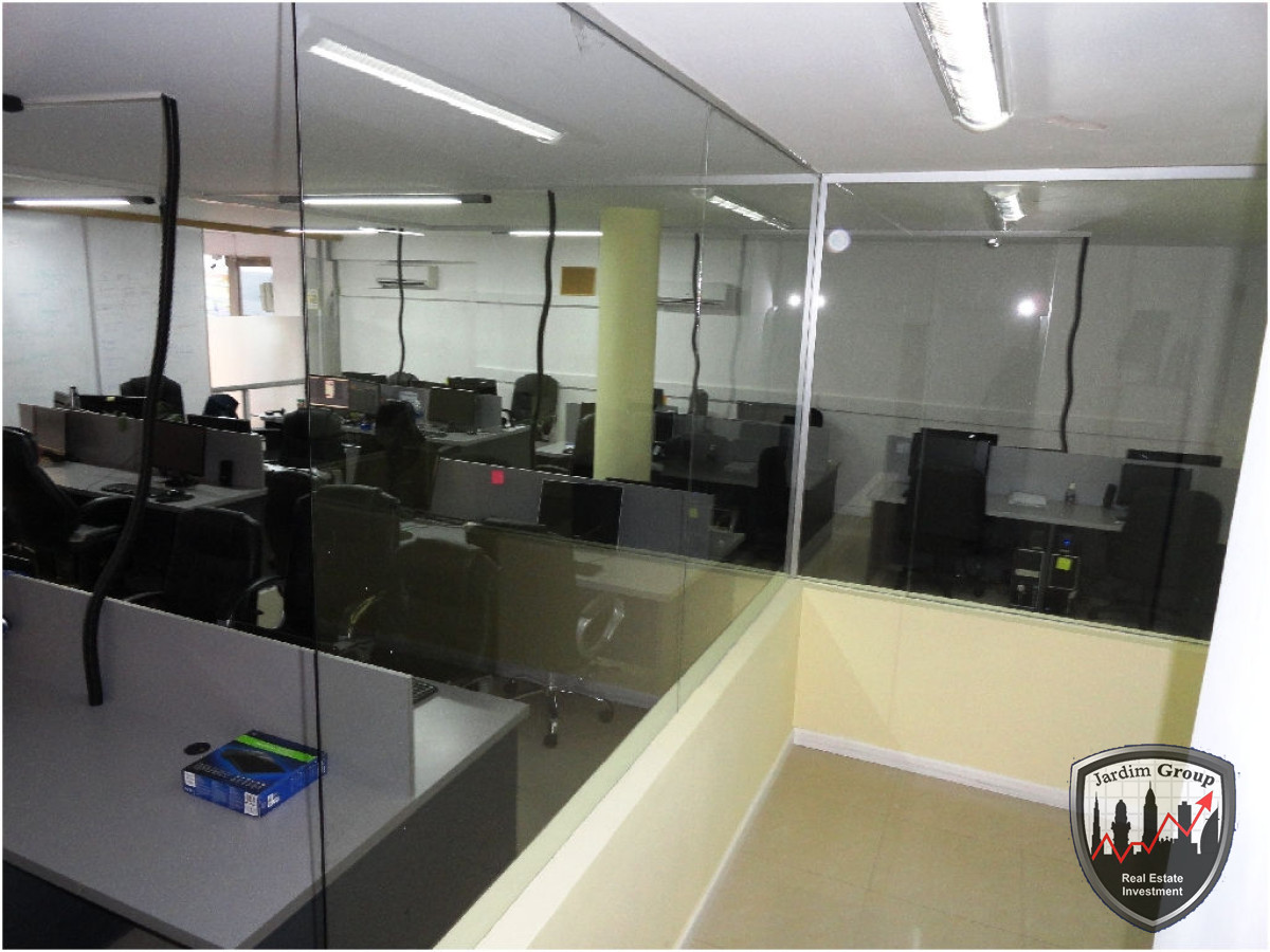 Local Comercial ID.6925 - Local en Punta del Este, Península