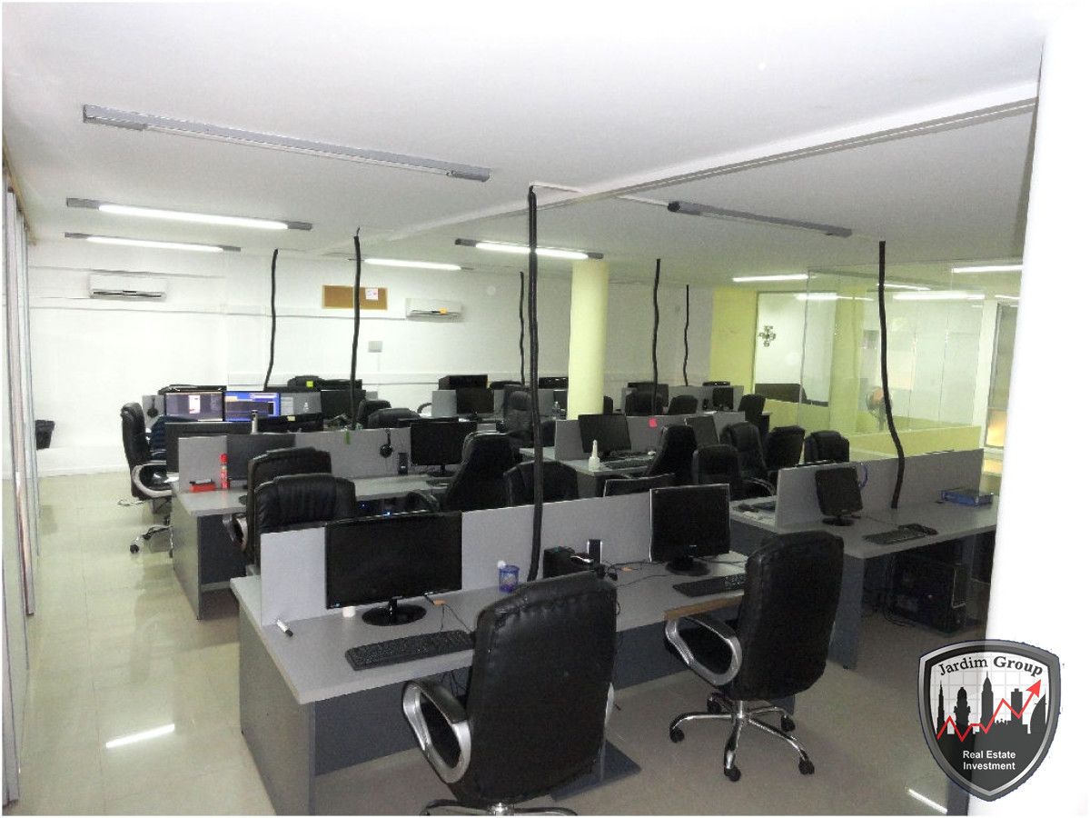 Local Comercial ID.6925 - Local en Punta del Este, Península