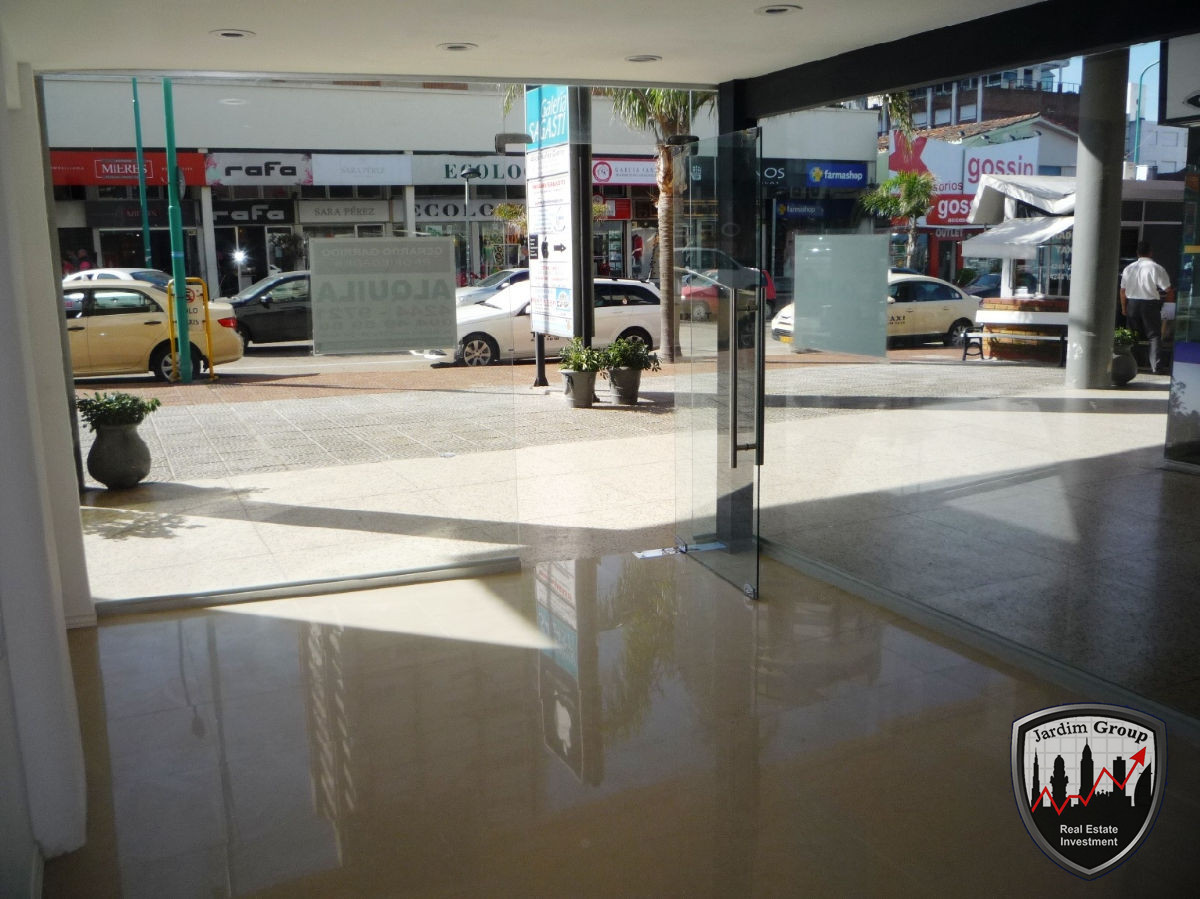 Local Comercial ID.6927 - Local en Punta del Este, Península