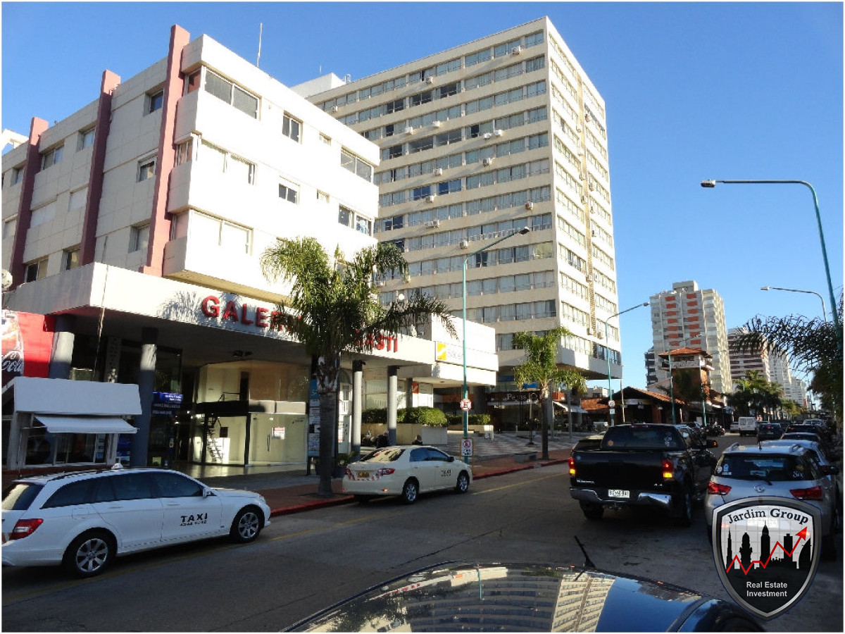 Local Comercial ID.6927 - Local en Punta del Este, Península