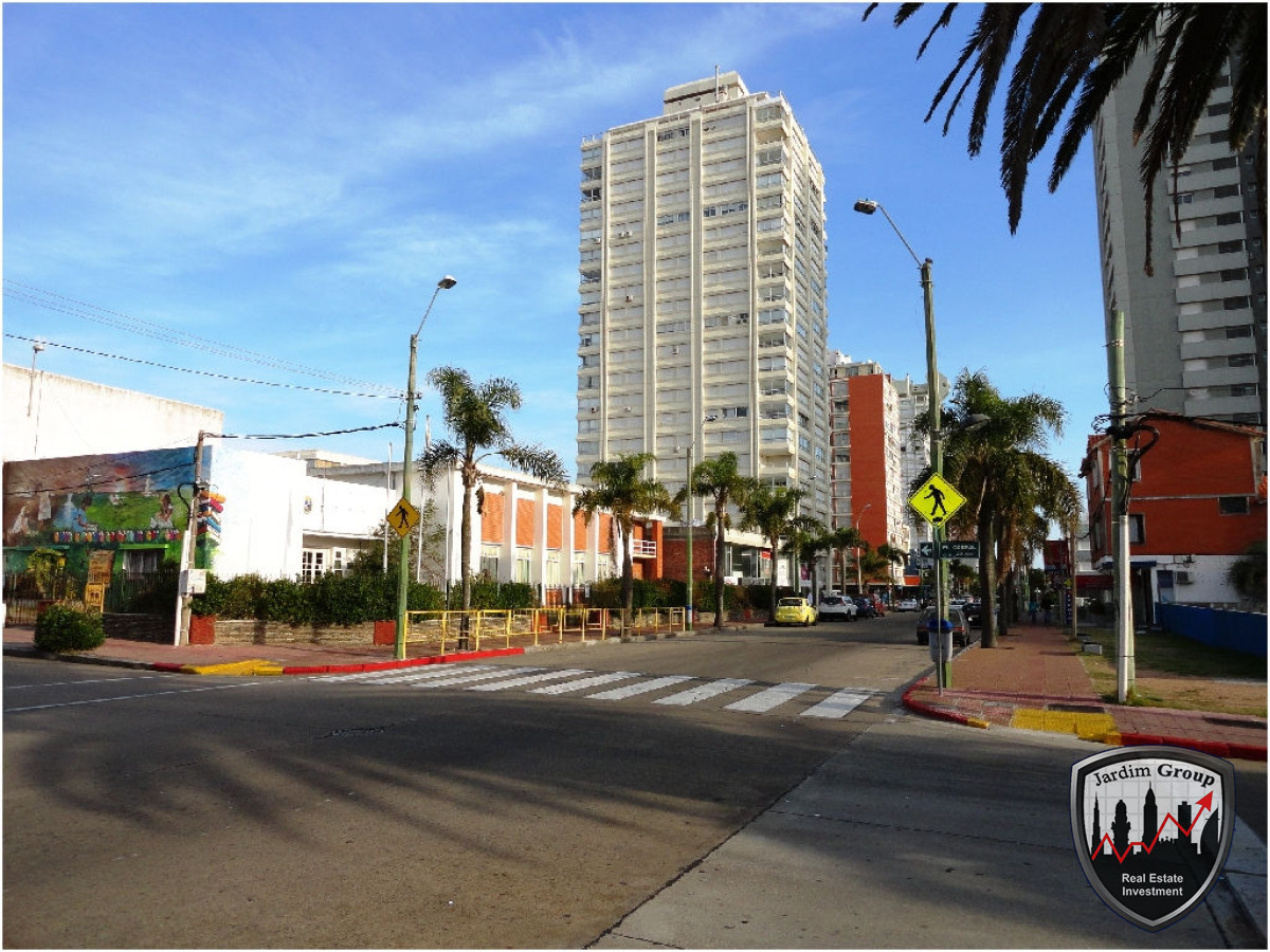 Local Comercial ID.6928 - Local en Punta del Este, Península