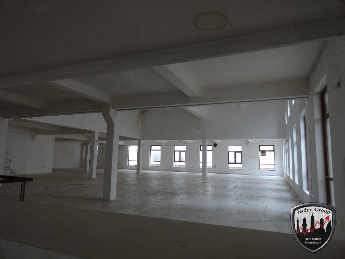 Local Comercial ID.6964 - Local en Punta del Este, Península