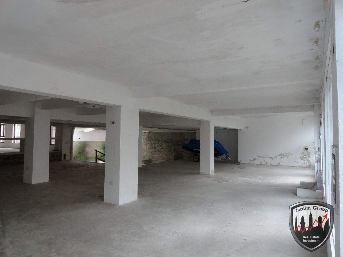 Local Comercial ID.6964 - Local en Punta del Este, Península
