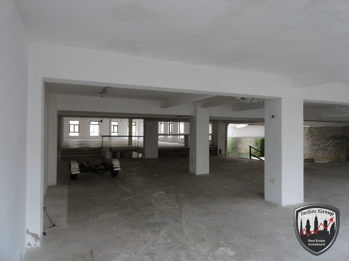 Local Comercial ID.6964 - Local en Punta del Este, Península
