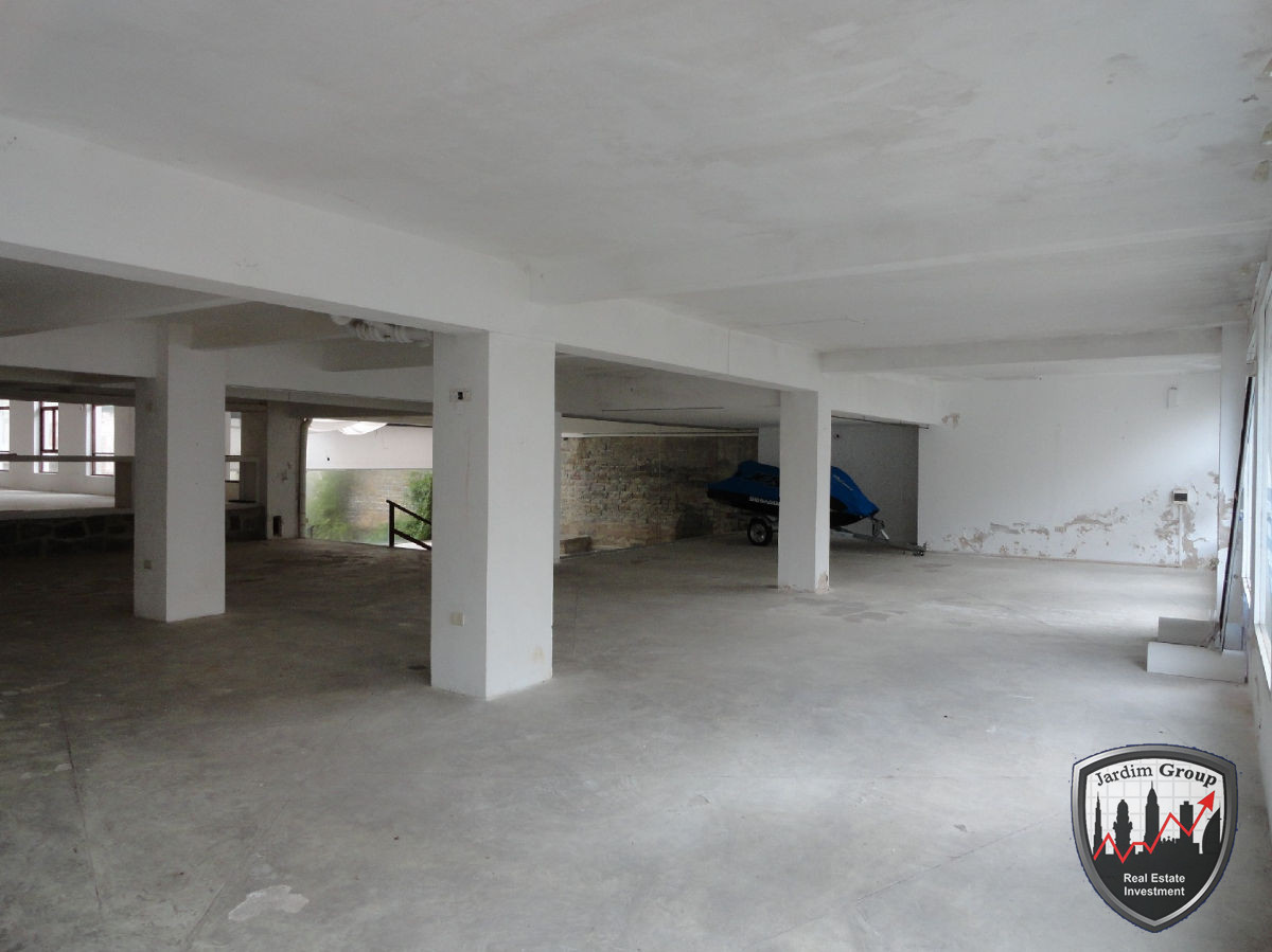 Local Comercial ID.6964 - Local en Punta del Este, Península