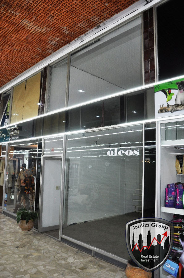 Local Comercial ID.6973 - Local en Punta del Este, Península
