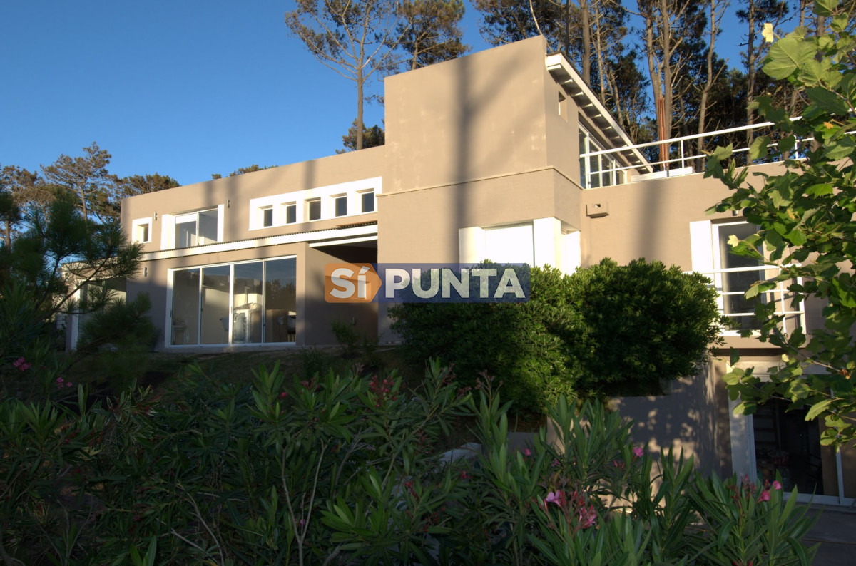 Casa en Venta y Alquiler, Laguna Blanca, La Barra, 4 Dormitorios. - SPT13842C
