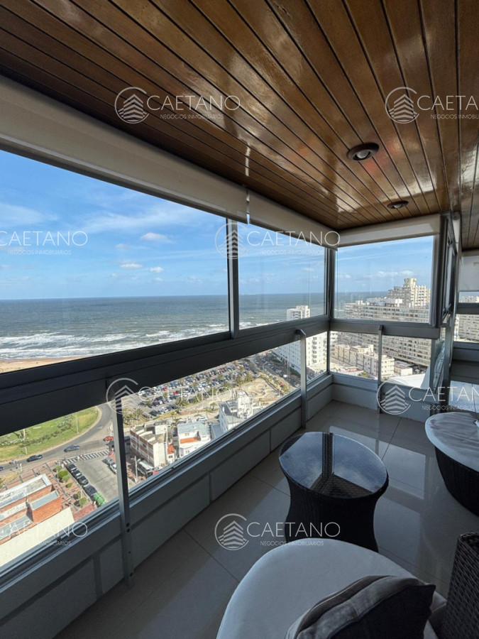 Apartamento en venta, 3 dormitorios. Primera Linea - DMC17002A
