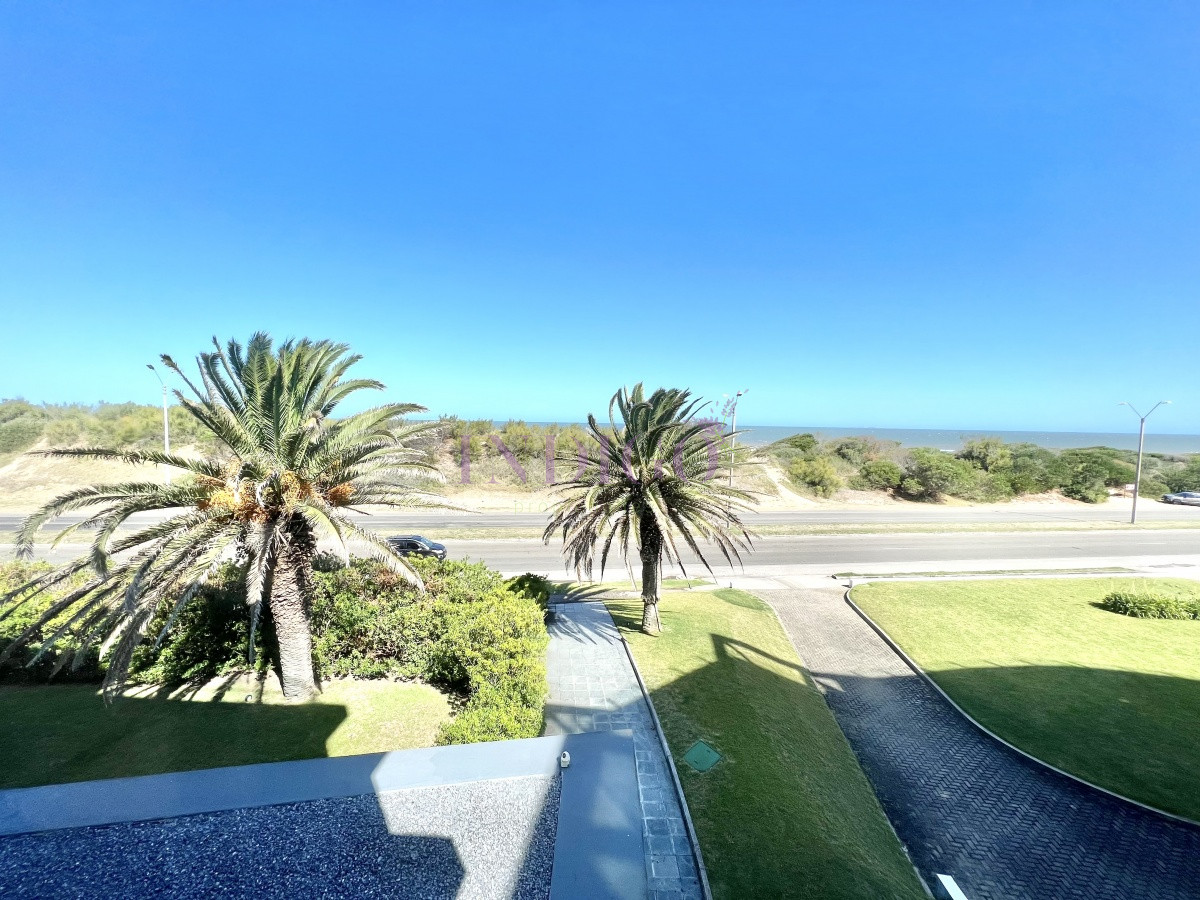 Apartamento Ref.1012 - Apartamento en Venta y Alquiler, Brava, Punta del Este, 3 Dormitorios.