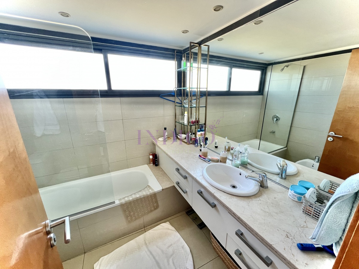 Apartamento Ref.1012 - Apartamento en Venta y Alquiler, Brava, Punta del Este, 3 Dormitorios.